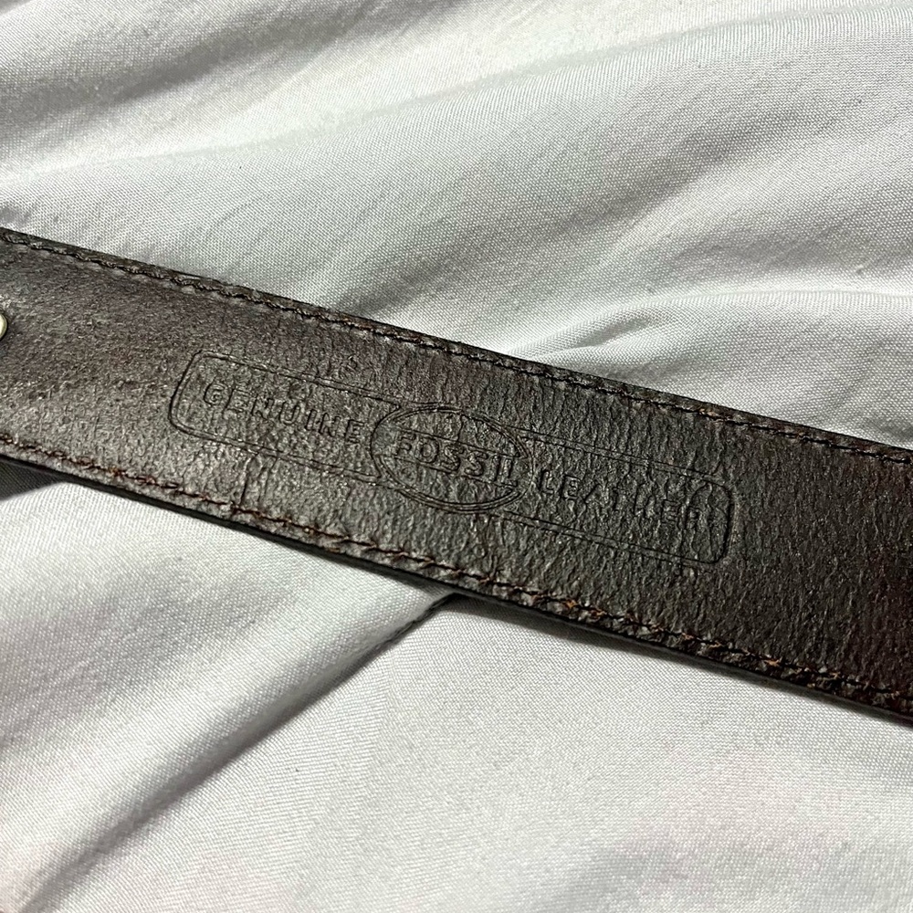 Vintage Fossil Belt Brown Leather with Silver Hardware - Picture 2 of 7